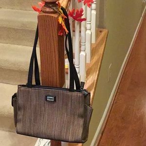 Ladies purse Frankie & Johnnie neutral color